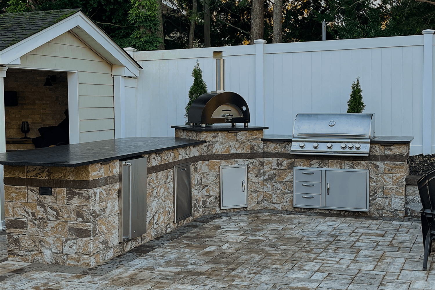 Outdoor Kitchens & Fire Pits